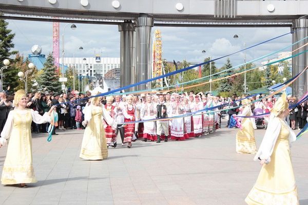 Афиша на уик-энд: «Небо и Земля», вязание и День России в музее