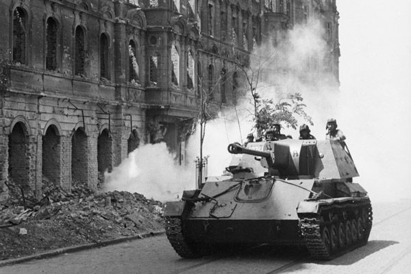 Афиша на 9 Мая: «Бессмертный полк», киномарафон и салют Победы