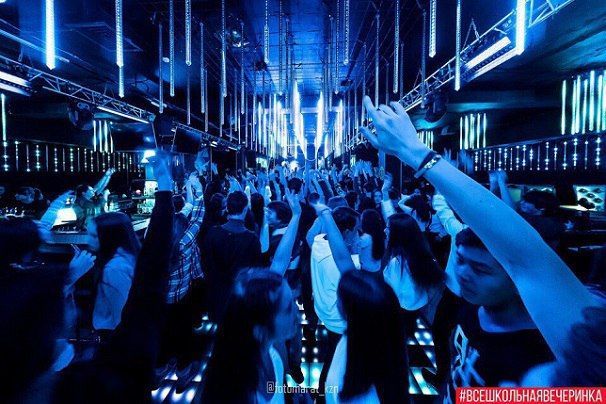 Афиша на уик-энд: праздник хиппи, «Театр изнутри» и всешкольная вечеринка