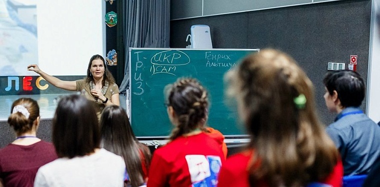 Тюменка Анна Кутузова написала книгу занимательных задач по географии