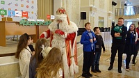 Дед Мороз из Великого Устюга в Тюмени учился флексить