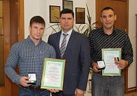 Ханты-Мансийский банк наградил двух тюменцев за героизм