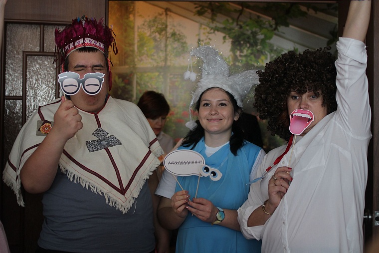 «Научи меня жить»: как в тюменской квартире обучают простым вещам непростых детей