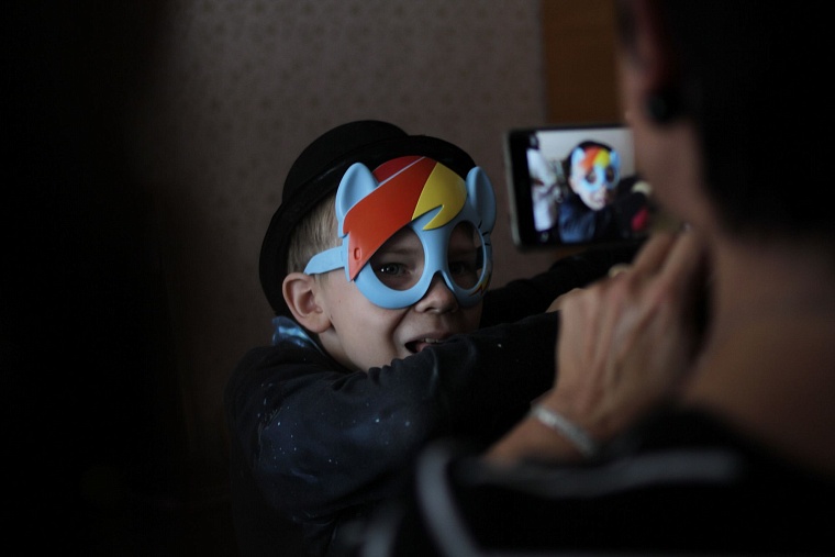 «Научи меня жить»: как в тюменской квартире обучают простым вещам непростых детей