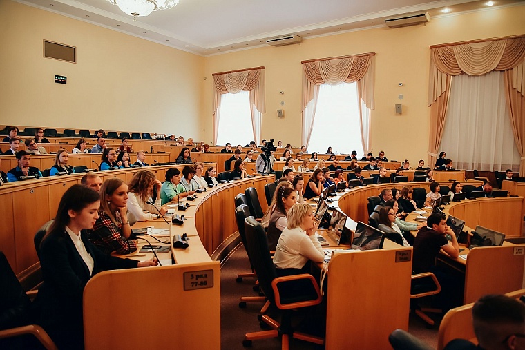 Молодых тюменских парламентариев призвали к активности и развитию
