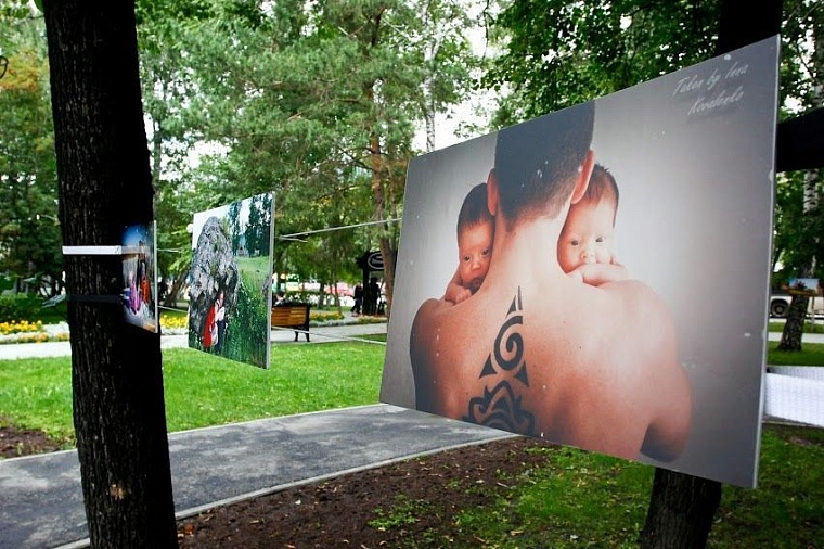 В Тюмени установили первую в России скульптуру отцам