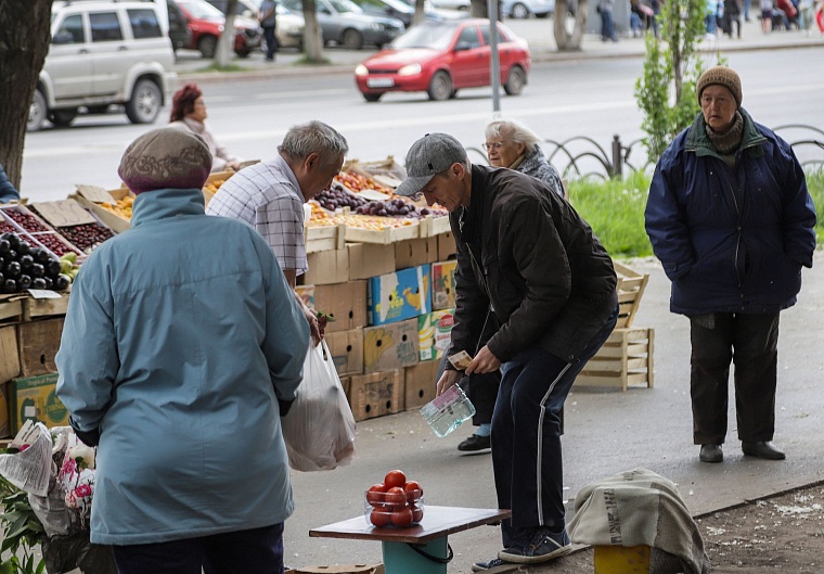 Испытано на себе: как корреспондент «Вслух.ру» торговал на улице