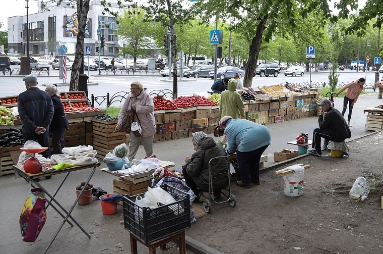 Испытано на себе: как корреспондент «Вслух.ру» торговал на улице