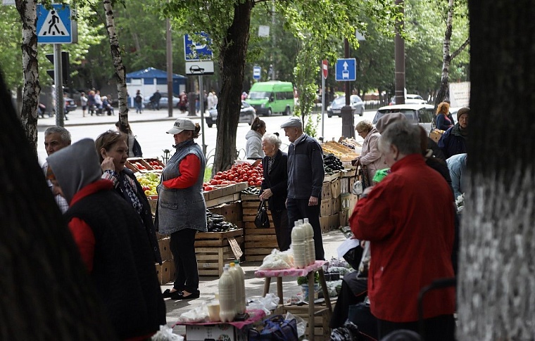 Испытано на себе: как корреспондент «Вслух.ру» торговал на улице