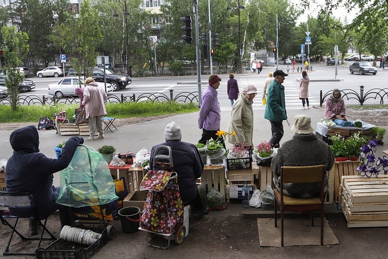 Испытано на себе: как корреспондент «Вслух.ру» торговал на улице