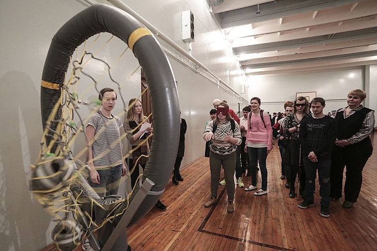 Тюменским студентам показали мир глазами слепых