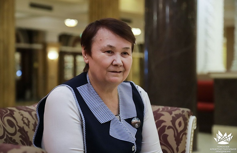 Кто первым встречает зрителей в Тюменском драмтеатре?