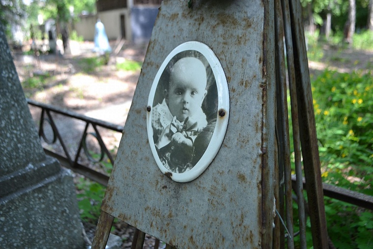 В Тюмени создадут мобильный путеводитель по Текутьевскому кладбищу