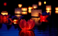 Афиша на уик-энд: водные фонарики, пижамная вечеринка и день рождения Будды