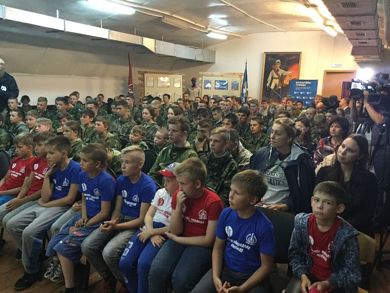 Монах Киприан, в миру Герой Советского Союза Валерий Бурков, встретился с молодежью