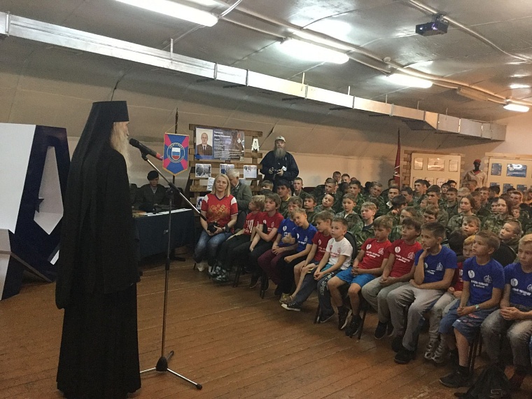 Монах Киприан, в миру Герой Советского Союза Валерий Бурков, встретился с молодежью