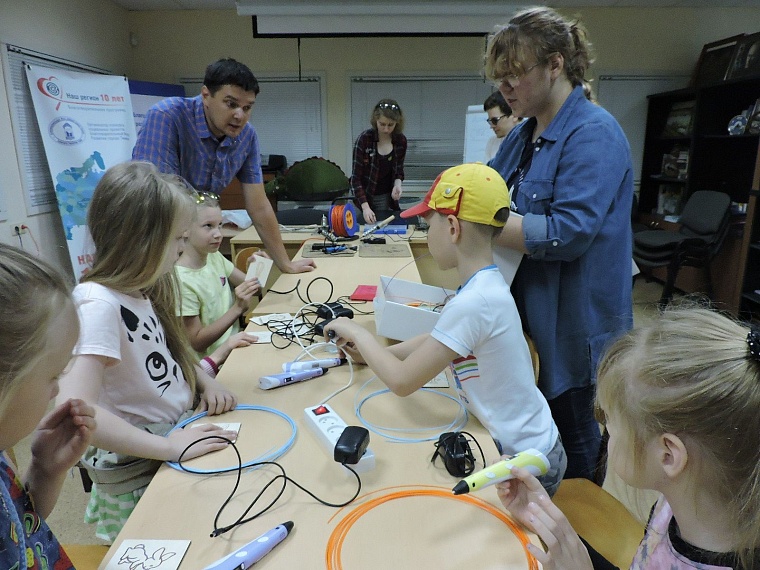 Тысяча книг, веселый паяльник и трехмерная ручка