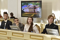 Александр Моор вручил студентам и аспирантам именные удостоверения стипендиатов губернатора