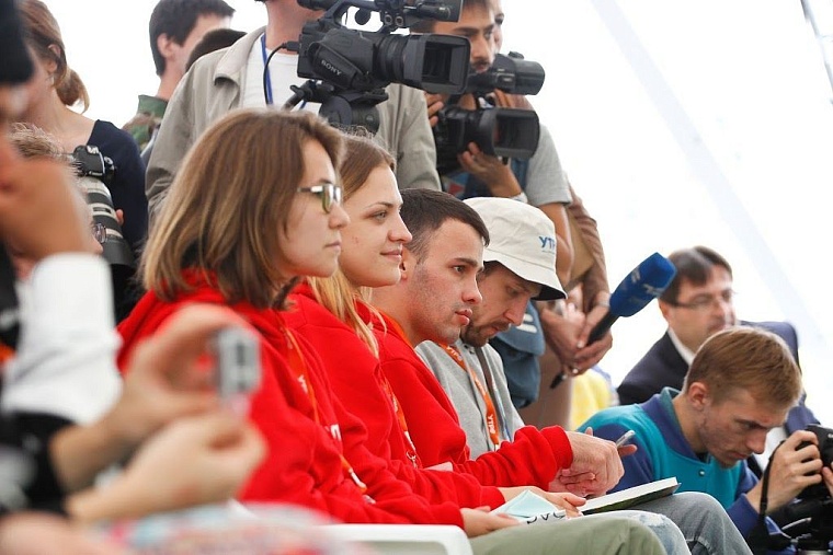 Якушев, Холманских и Поспелов пообщались с участниками форума «Утро-2015»