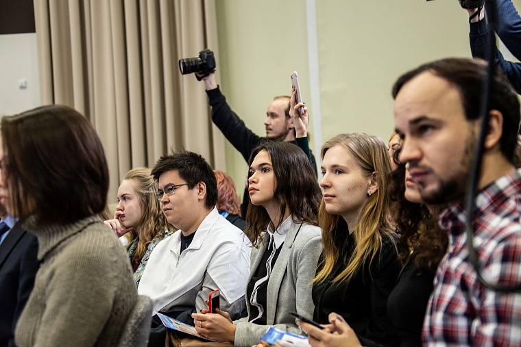 Губернатор Александр Моор рассказал, что ждет область в 2019 году