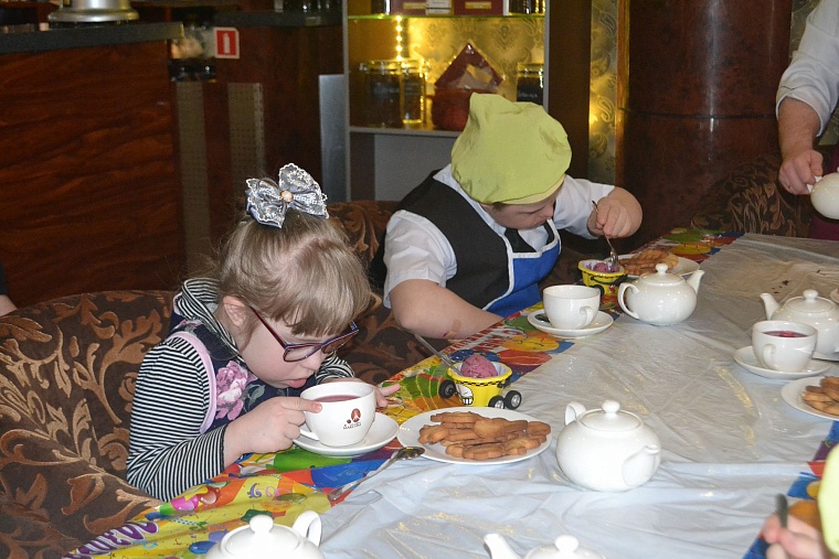 Выход из тени дети с синдромом Дауна начали на кулинарном мастер-классе