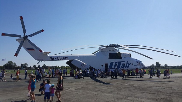 Гости авиашоу Utair увидели Тюмень с вертолета