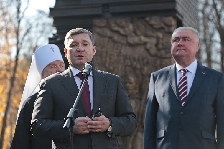 Железные вены Великой Отечественной: в Тюмени открыли памятник железнодорожникам