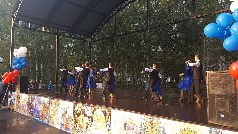 О возрасте тюменского сквера Гимназистов напоминают лишь мощные деревья