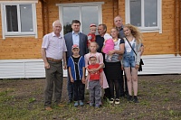 Многодетная семья Красновых из Голышмановского района получила ключи от нового дома
