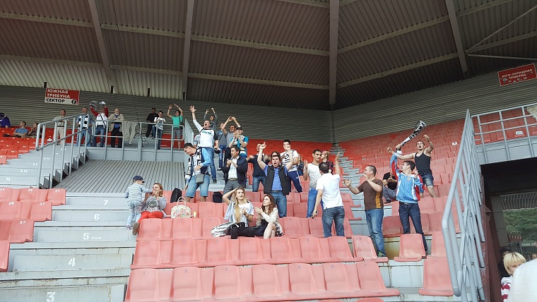 Как корреспондент Вслух.ру съездил с болельщиками в Челябинск