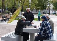 В сквере Шахматистов тюменцы сыграли вничью с гроссмейстером