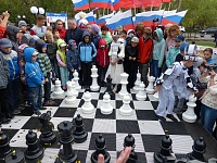 В сквере Шахматистов тюменцы сыграли вничью с гроссмейстером