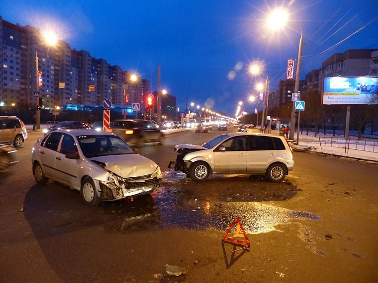 Шок: на одном и том же перекрестке с интервалом 15 минут разбились 6 машин