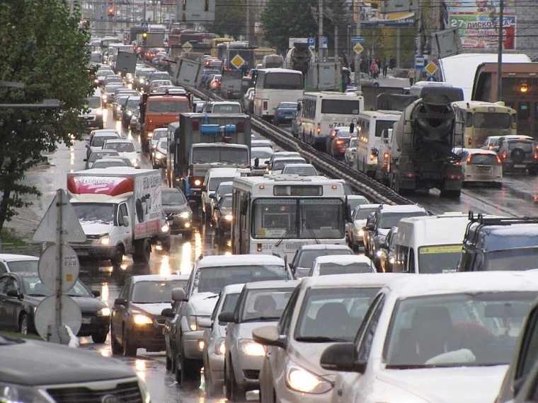 Общественный транспорт на Пермякова и Широтной хотят запустить по выделенным полосам