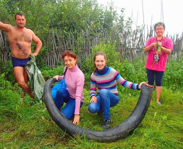 Со дна Ишима подняли гигантский бивень мамонта