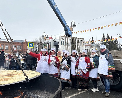 Рецепты с изюминкой: в Ялуторовске пекари сошлись в битве гигантских блинов