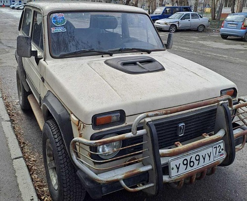 Из Тюмени на Донбасс отправили несколько УАЗов и "Ниву"