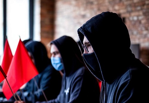 Сбор денег на парад и помощь ветеранам: мошенники используют темы патриотизма перед 9 Мая