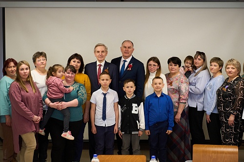 Семьи участников СВО из Голышманово получили подарки и поздравления с наступающими праздниками