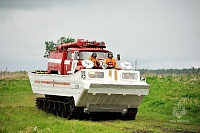 В Тюменской области для работы в условиях паводка подготовили плавающий гусеничный транспортер