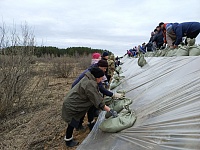 В Ялуторовском районе завершились работы по укреплению земляного вала