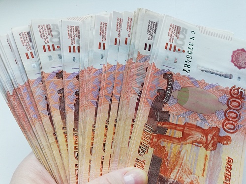 В Тюмени начальница из муниципального медучреждения обогатилась на 350 тысяч рублей за счет уволенного сотрудника