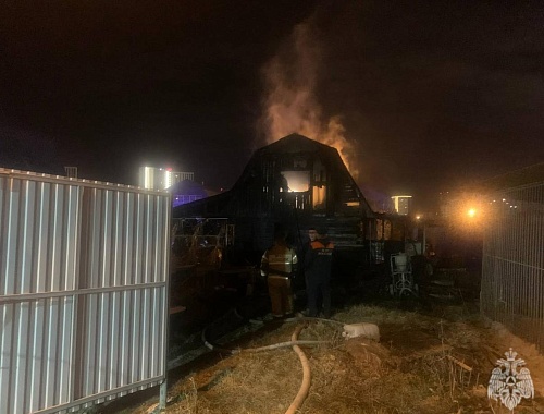 В Тюмени на пожаре в частном доме погибли два человека