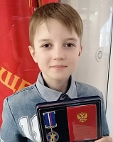 В Заводоуковске наградили мальчика, спасшего сестру на пожаре