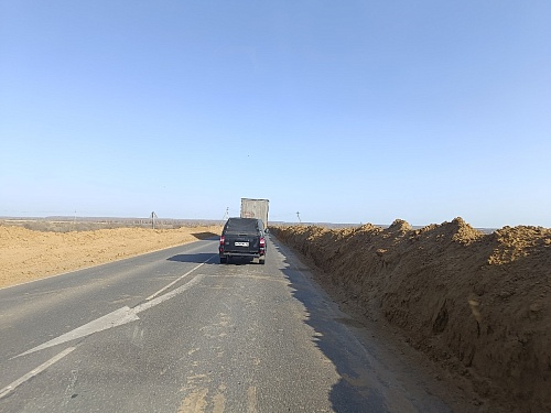 На федеральной трассе у села Абатского в Тюменской области из-за усиления дамбы проезд сузят с девяти до семи метров