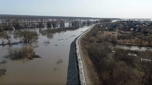 Паводок в Тюменской области: село Казанское в безопасности, в Ишиме укрепляют дамбу